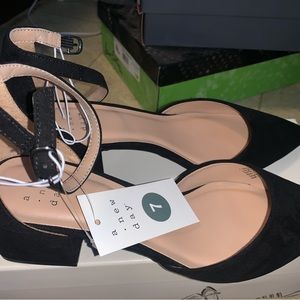 New with tags a new day heels size 7